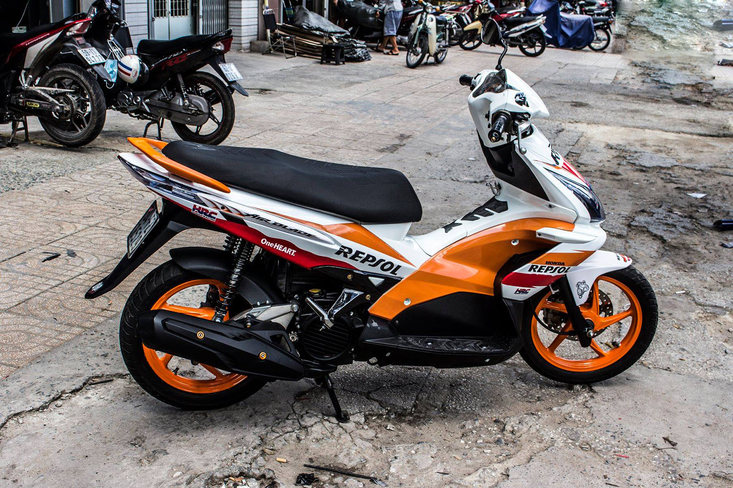 Tem trùm Air Blade 2010 White Repsol
