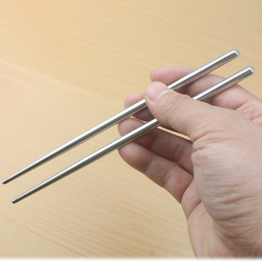 Bộ thìa đũa bằng inox 304 kèm hộp đựng sạch sẽ hiện đại