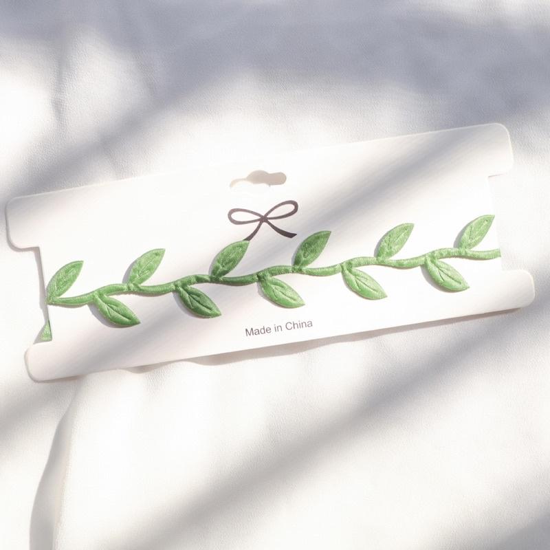 Vòng cổ hình chiếc lá - choker chiếc lá xanh và cầu vồng - Maben