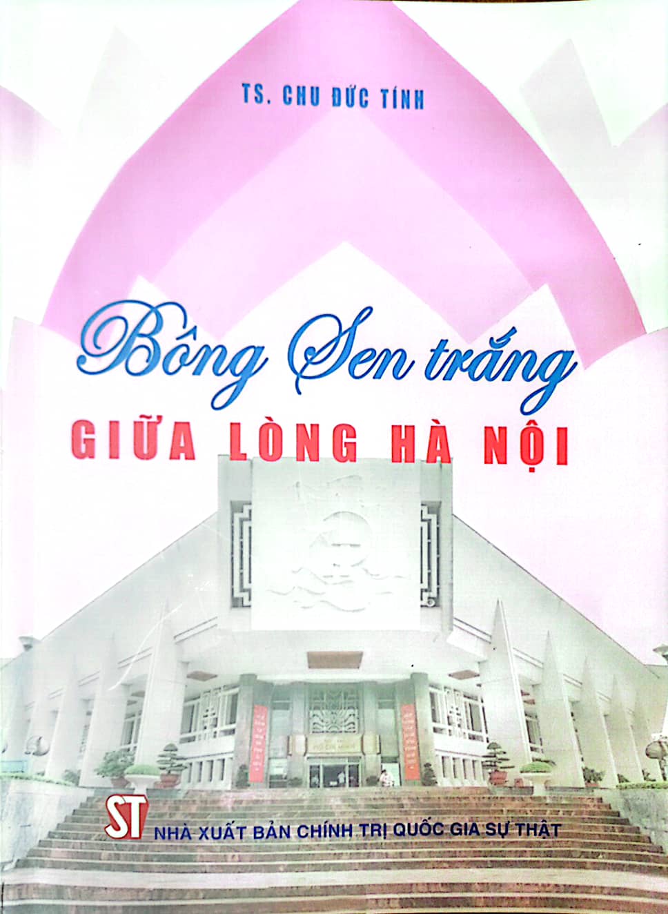 Bông sen trắng giữa lòng Hà Nội