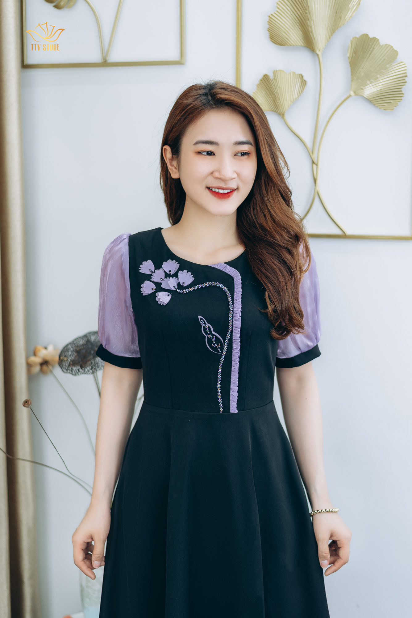Đầm xòe thiết kế trung niên cao cấp sang trọng Cổ tròn kết hoa tay ngắn màu Đen tím TTV STORE TTV1289