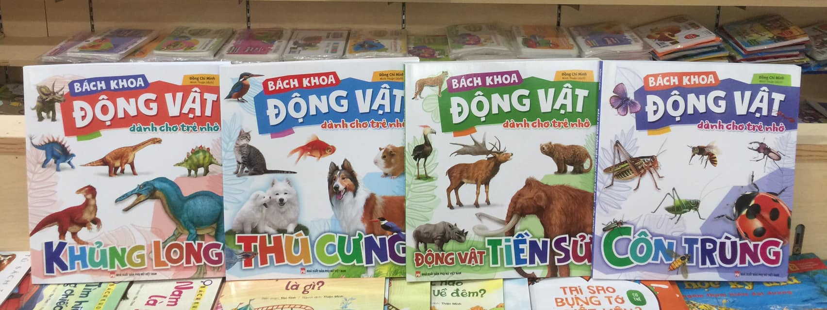 Combo 4 cuốn Bách Khoa Động Vật Dành Cho Trẻ Nhỏ: Thú Cưng + Côn Trùng + Khủng Long + Động Vật Tiền Sử