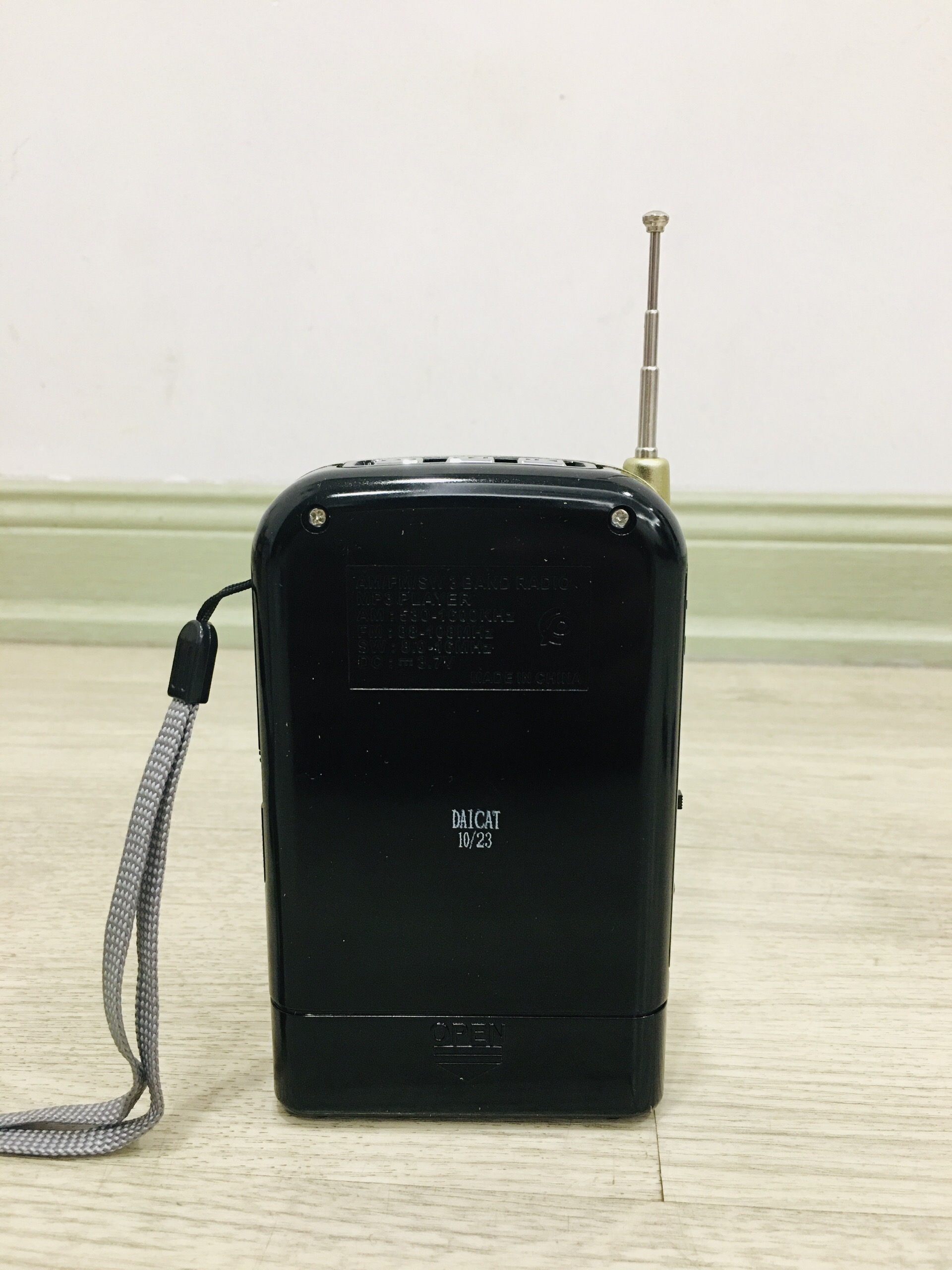 Đài Radio Mini, Đài Radio Cho Người Già Waxiba XB-881URT Cao Cấp Mp3/Usb/Thẻ Nhớ/Đèn Pin-Hàng Chính Hãng