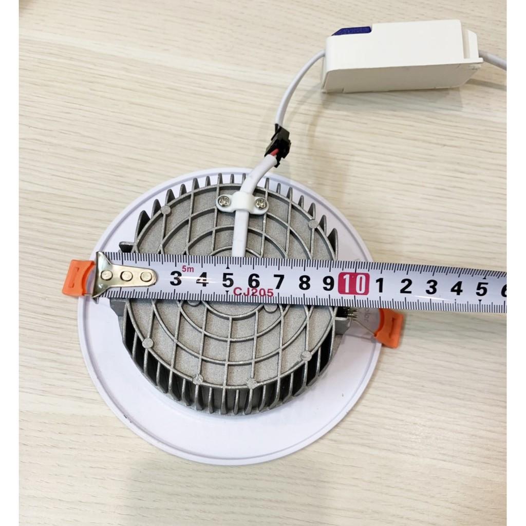 Đèn âm trần led 9W 3 chế độ màu đế đúc