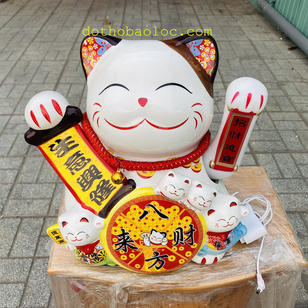Mèo Thần Tài vẫy tay bằng gốm sứ cao cấp mang lại tài lộc cho gia chủ cao 30cm