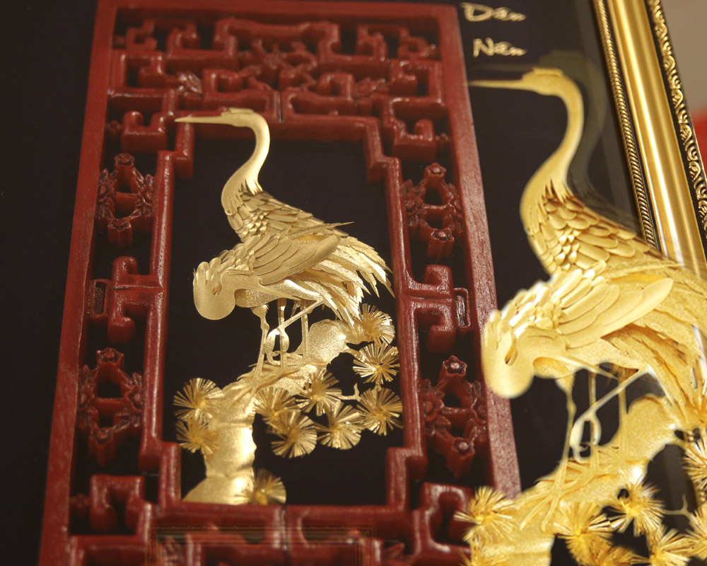 Tranh tùng hạc diên niên dát vàng 24K