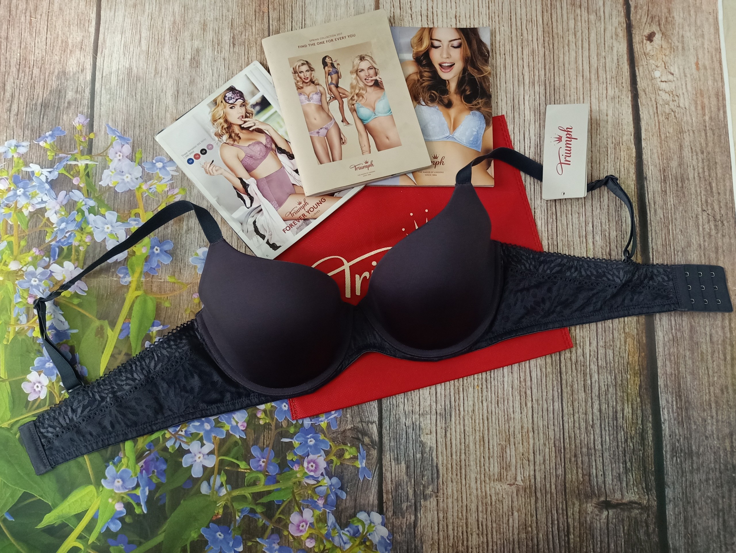 Áo lót nữ trơn nâng ngực mút mỏng có gọng Triumph Everyday Romance WHP 7709 cúp quả sâu ôm ngực hoàn hảo, phù hợp với chị em có ngực vừa và lớn, chảy sệ.