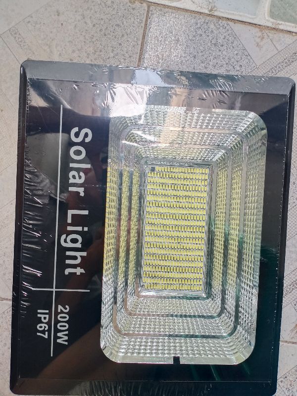 Đèn pha Led Năng lượng mặt trời 200wkemf tấm pin rời có remote dây dài 5m ,thời gian sáng 10-14h liên tục 418 chip led
