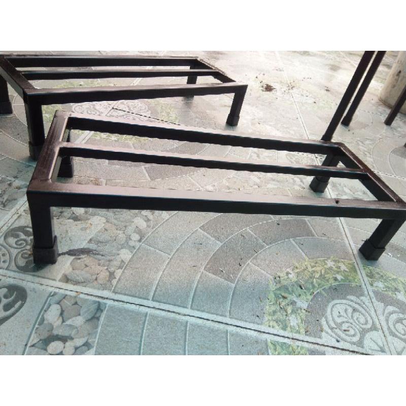 Kệ thép kê chậu cây Dài 50cm. Rộng 20cm. Cao 10cm. 1 nan phụ.Hộp thép 2x2cm. 4 chân