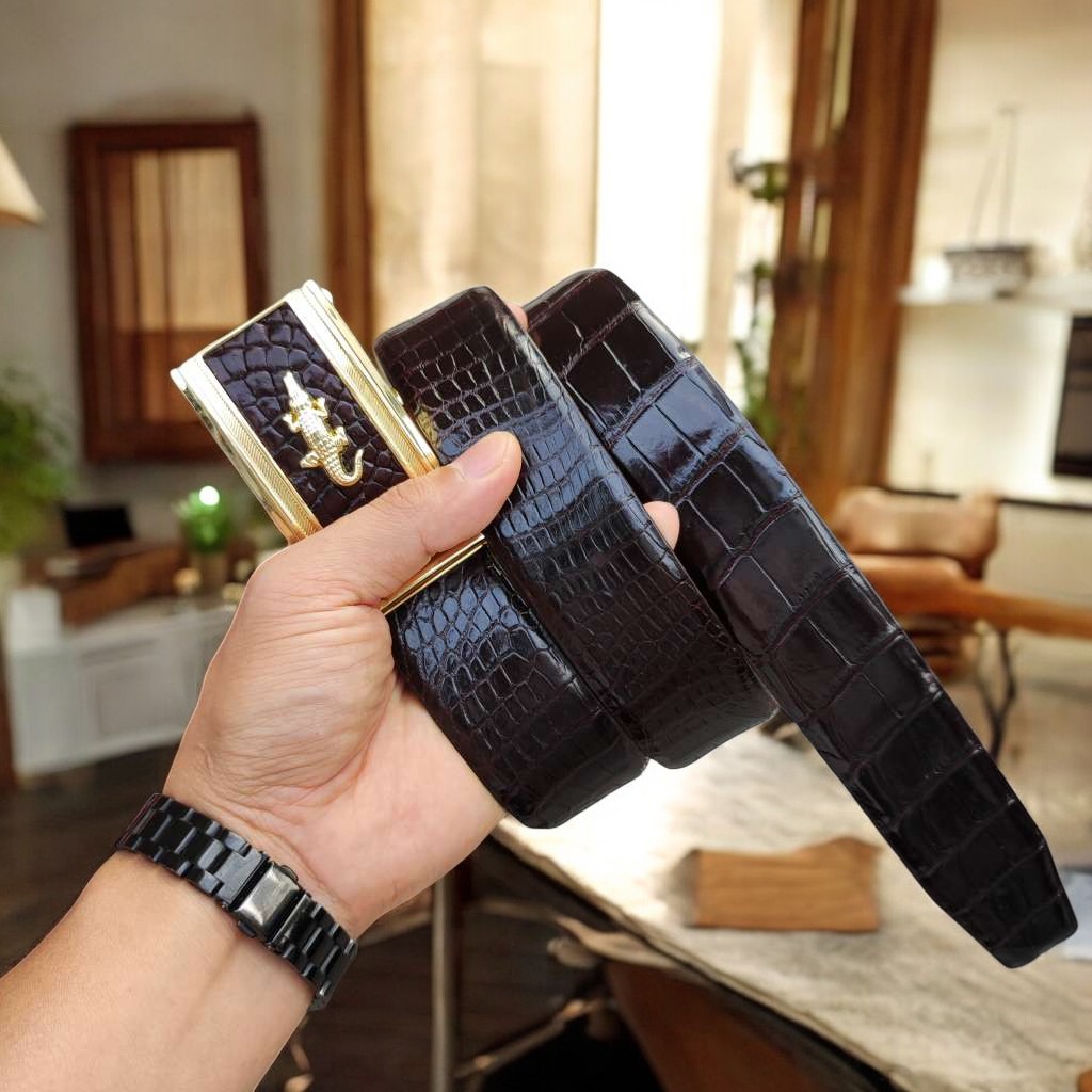 Dây lưng da cá sấu bản lớn phù hợp bụng bia. Da bụng có vân đẹp linh hoạt!