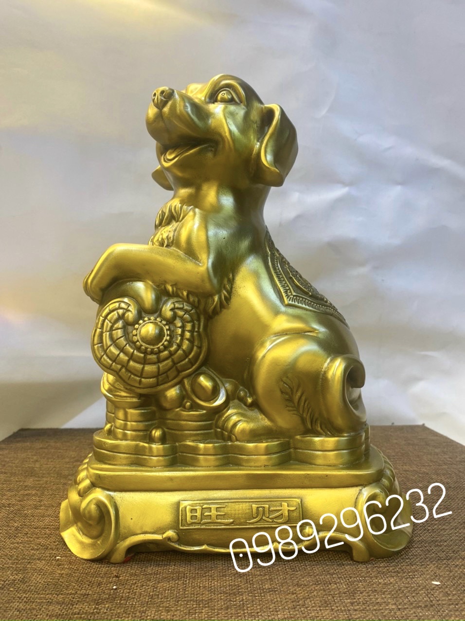 Tượng Chó phong thủy bằng đồng vàng cao 25cm