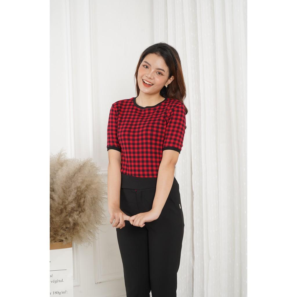 Áo thun kẻ caro đỏ cổ tròn cao phối bo tay lỡ-Sooyoung