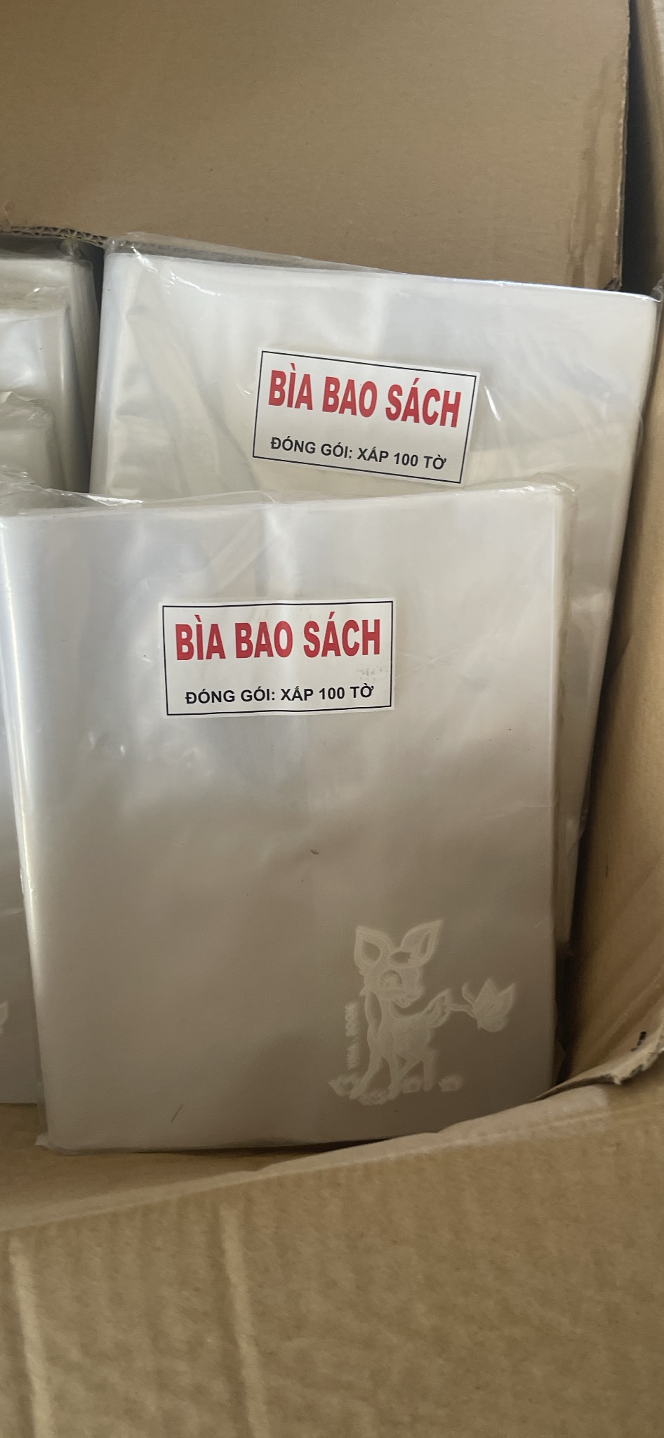 Bìa bao sách khổ 17×24cm trong suốt dày dặn có keo dính