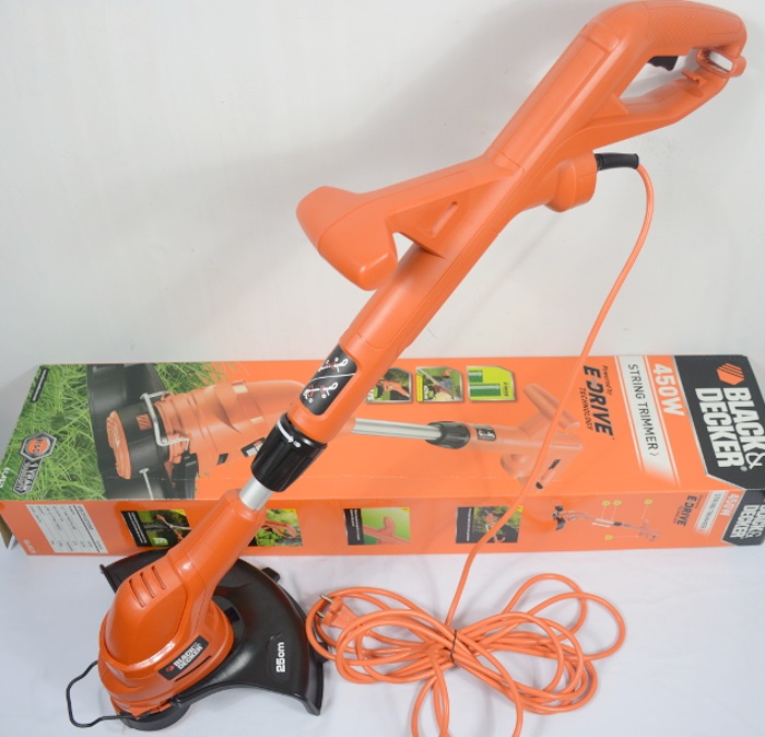 Máy cắt cỏ cầm tay 450w Black&amp;Decker GL4525- Hàng chính hãng