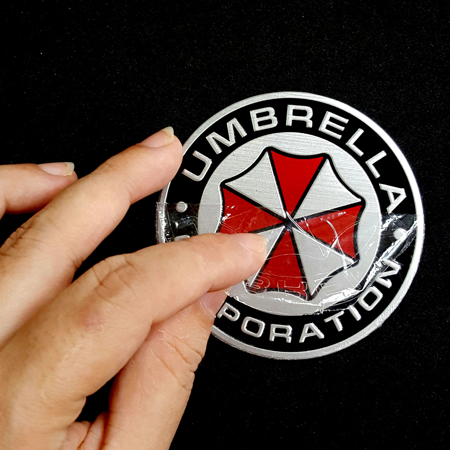 Hình dán kim loại logo UMBRELLA CORPORATION đường kính 7.5cm