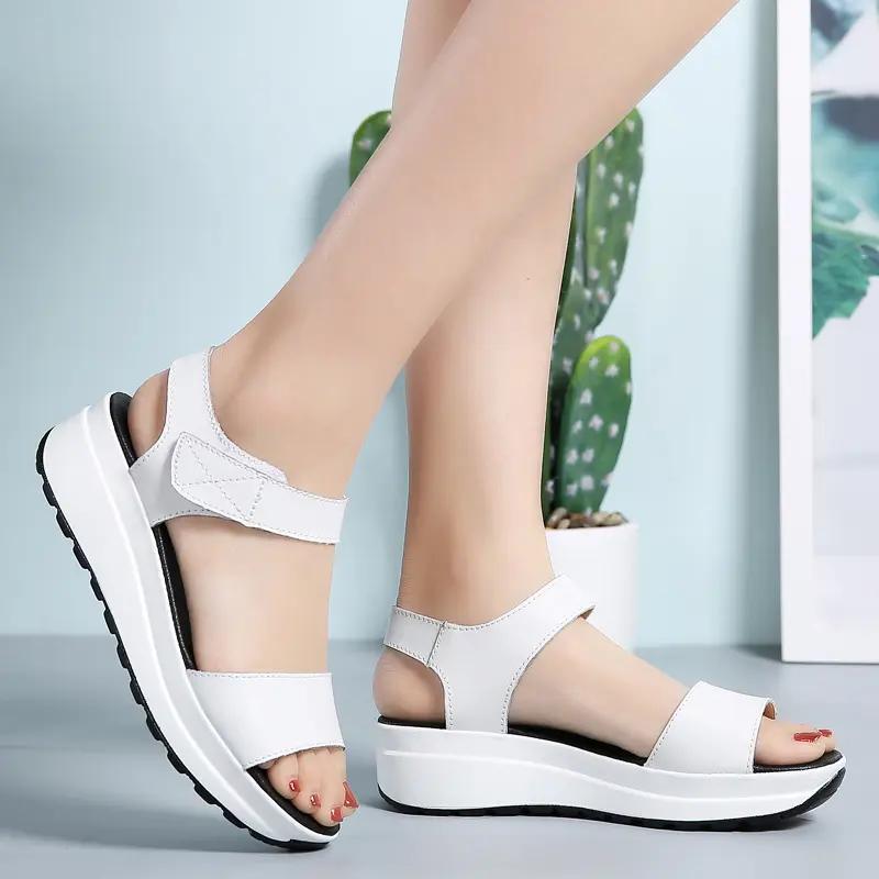 Ưu đãi nhất giày nữ tăng chiều cao giày nữ size lớn giày chạy bộ ngoài trời phiên bản Hàn Quốc