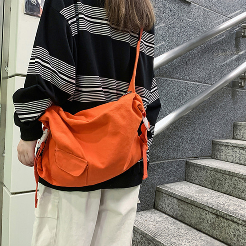 Túi đeo chéo nữ phong cách dễ thương – BEE GEE DCNU1021