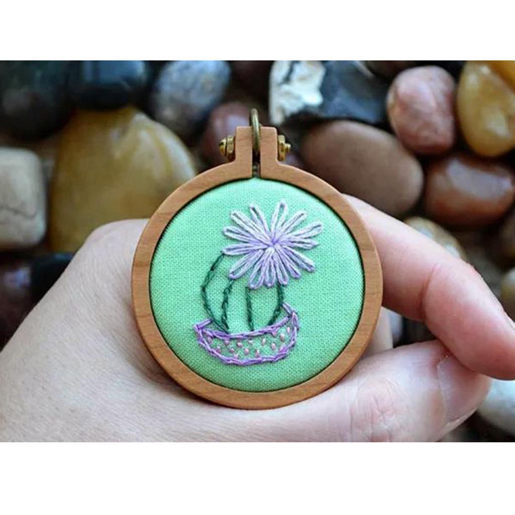 2pcs Mini Wooden Embroidery Hoop Embroidered Frames Ring Pendant Crafts 34mm
