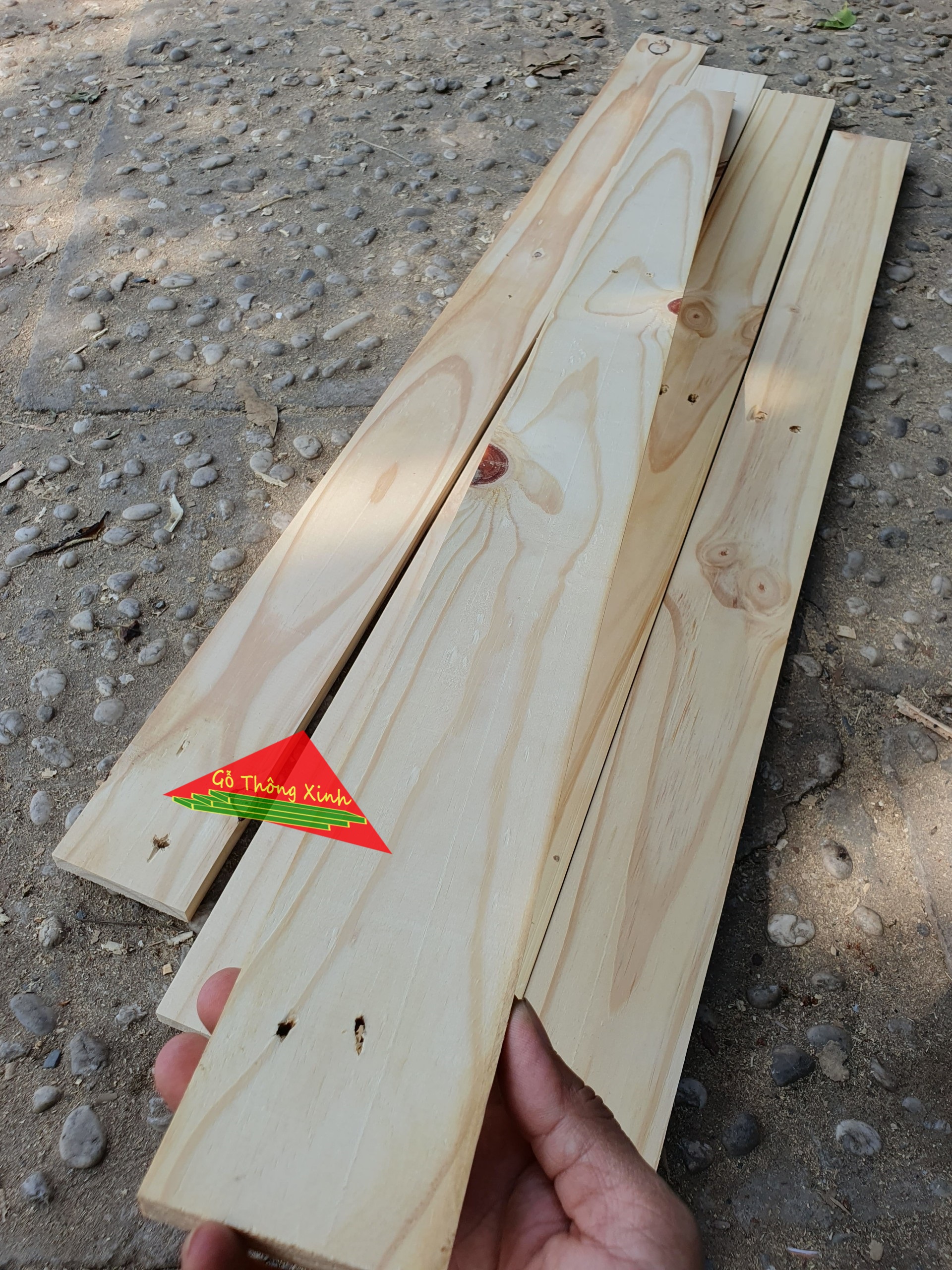 Bó 5 thanh gỗ thông pallet dài 1m, rộng 7cm, dày 1.4cm được bào láng đẹp 4 mặt thích hợp đóng thùng gỗ, thùng trồng cây,trang trí ban công..