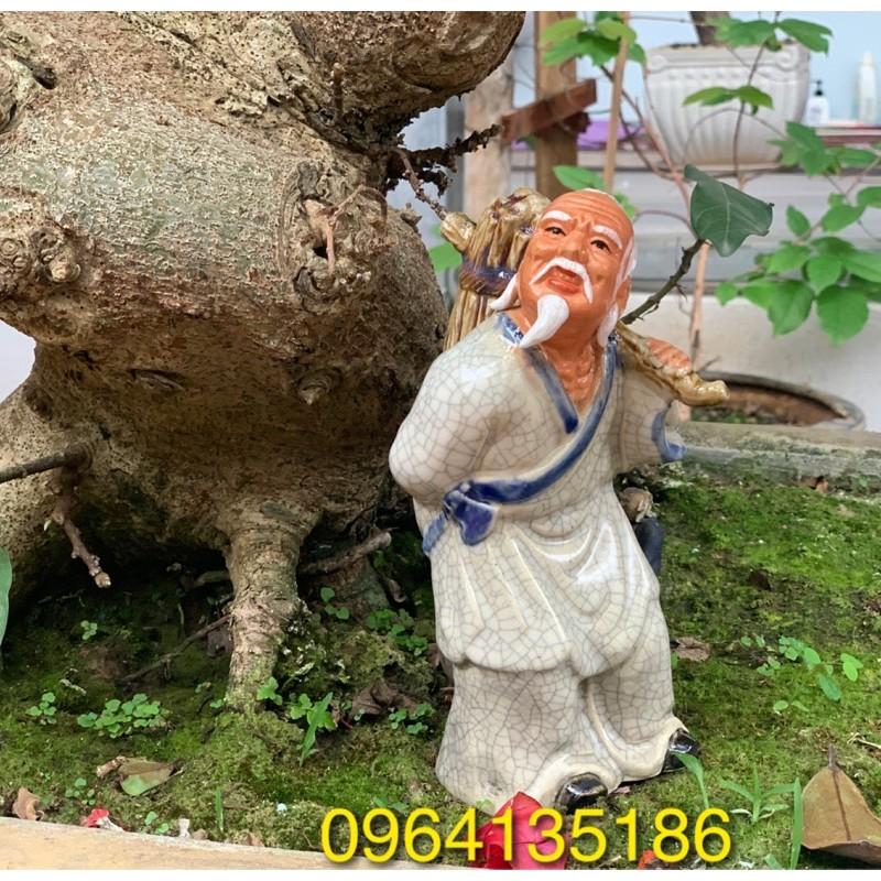 Tượng tiểu cảnh ông lão gánh củi men rạn h18cm gốm sứ Bát Tràng