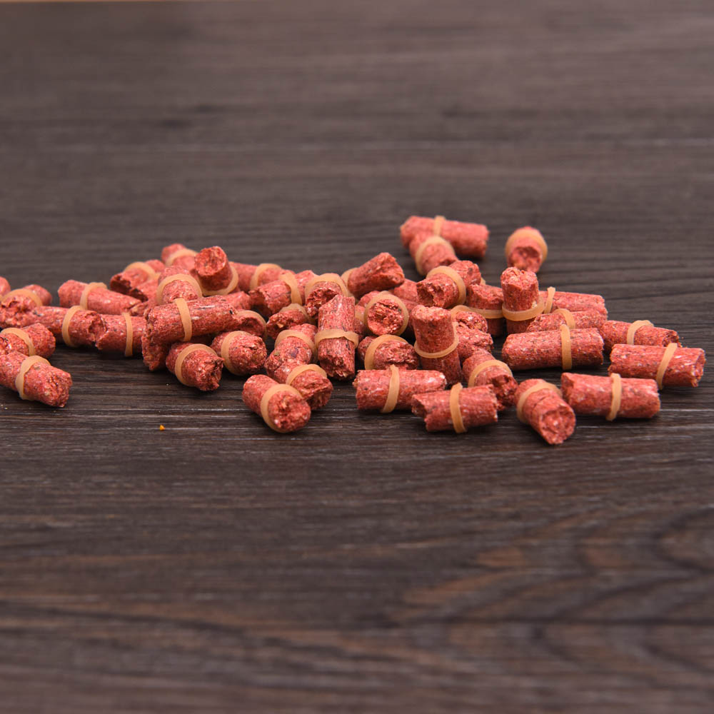 Mồi câu nhân tạo màu đỏ có mùi thu hút cá