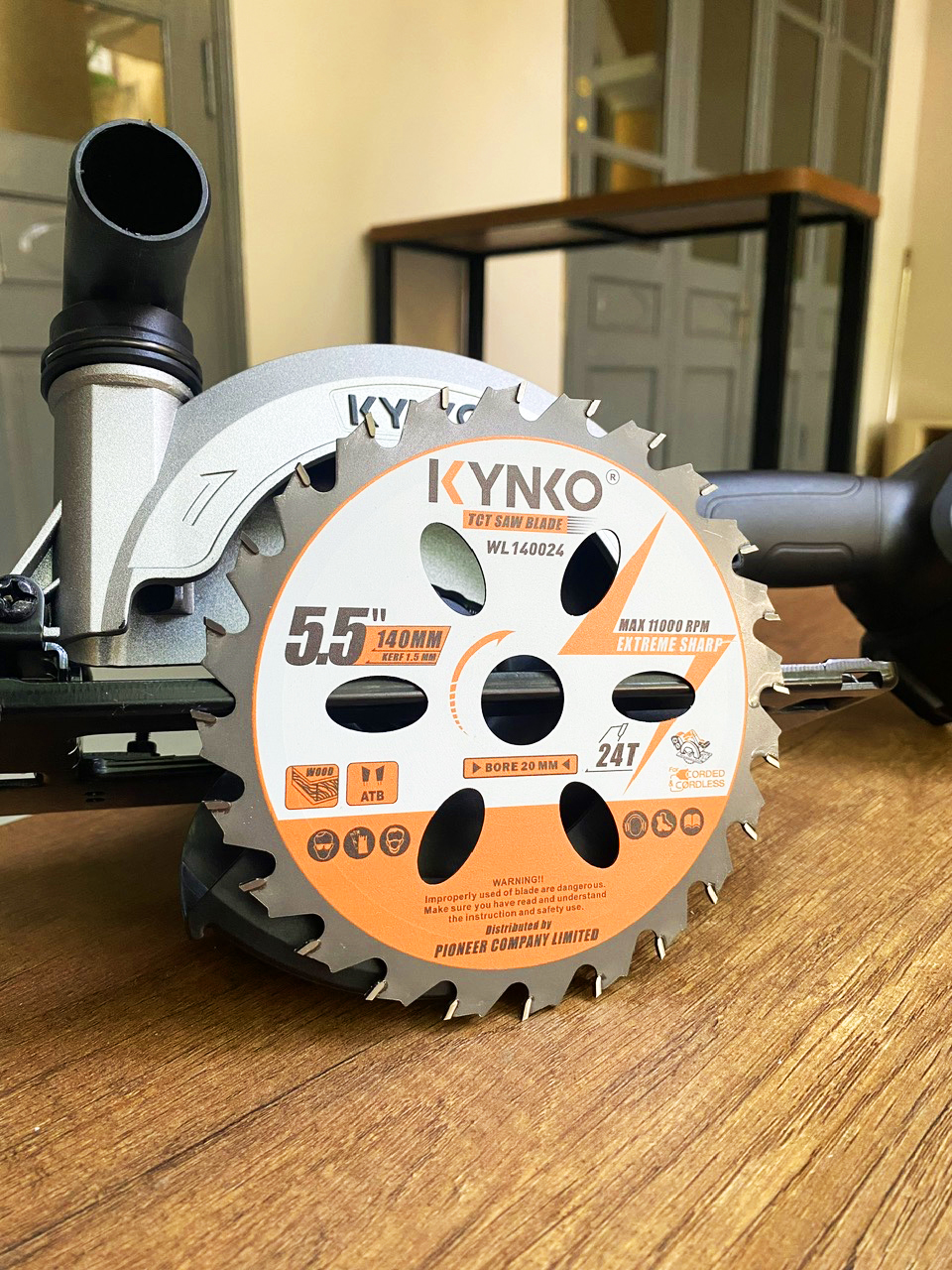 Lưỡi cưa gỗ siêu mỏng cho máy pin 24 răng đường kính Ø 140mm KYNKO WL140024