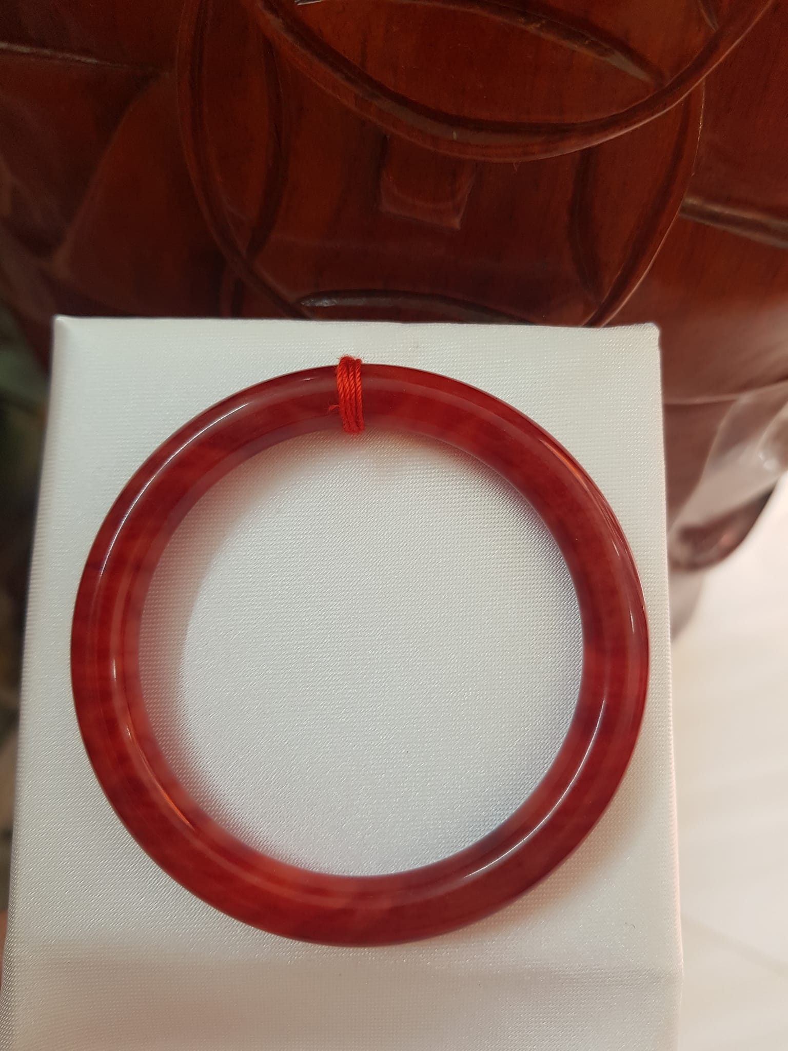 Vòng Nữ đá cẩm thạch Đỏ Đẹp 51 Sọc Vòng size 51mm x cọng 7,2mm màu đỏ sọc đậm đều đẹp Chuẩn hợp mệnh Hỏa Thổ 50kg - 56kg ạ