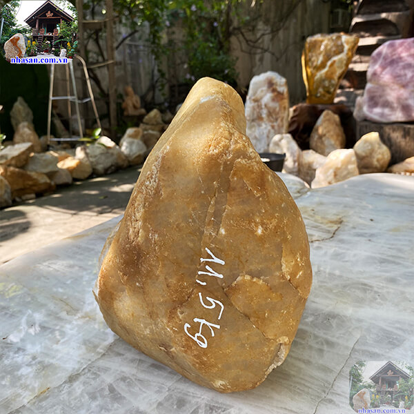 Đá thạch anh trắng thô chưa lột da trấn trạch 11.5kg -K165