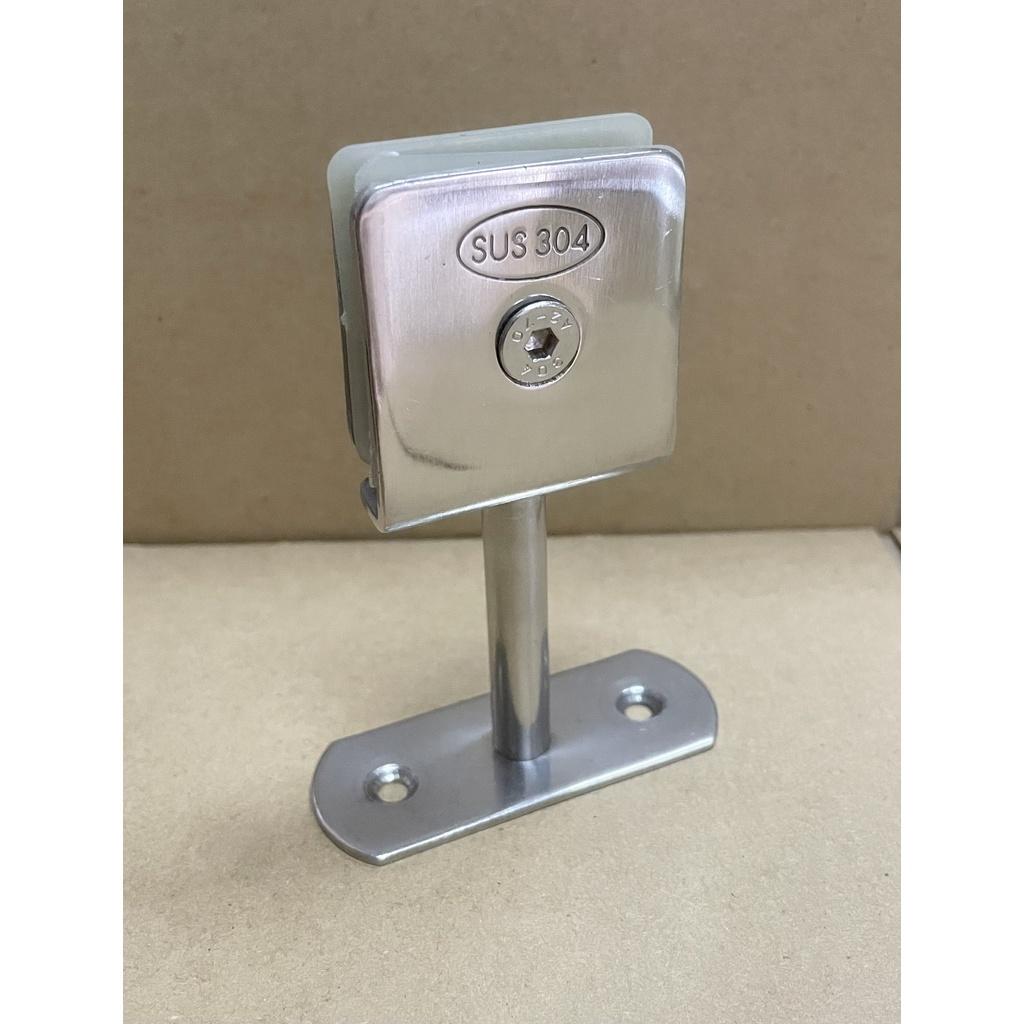 Tay kẹp kính trên - kẹp kính tay vịn inox Cầu thang & trụ lan can inox