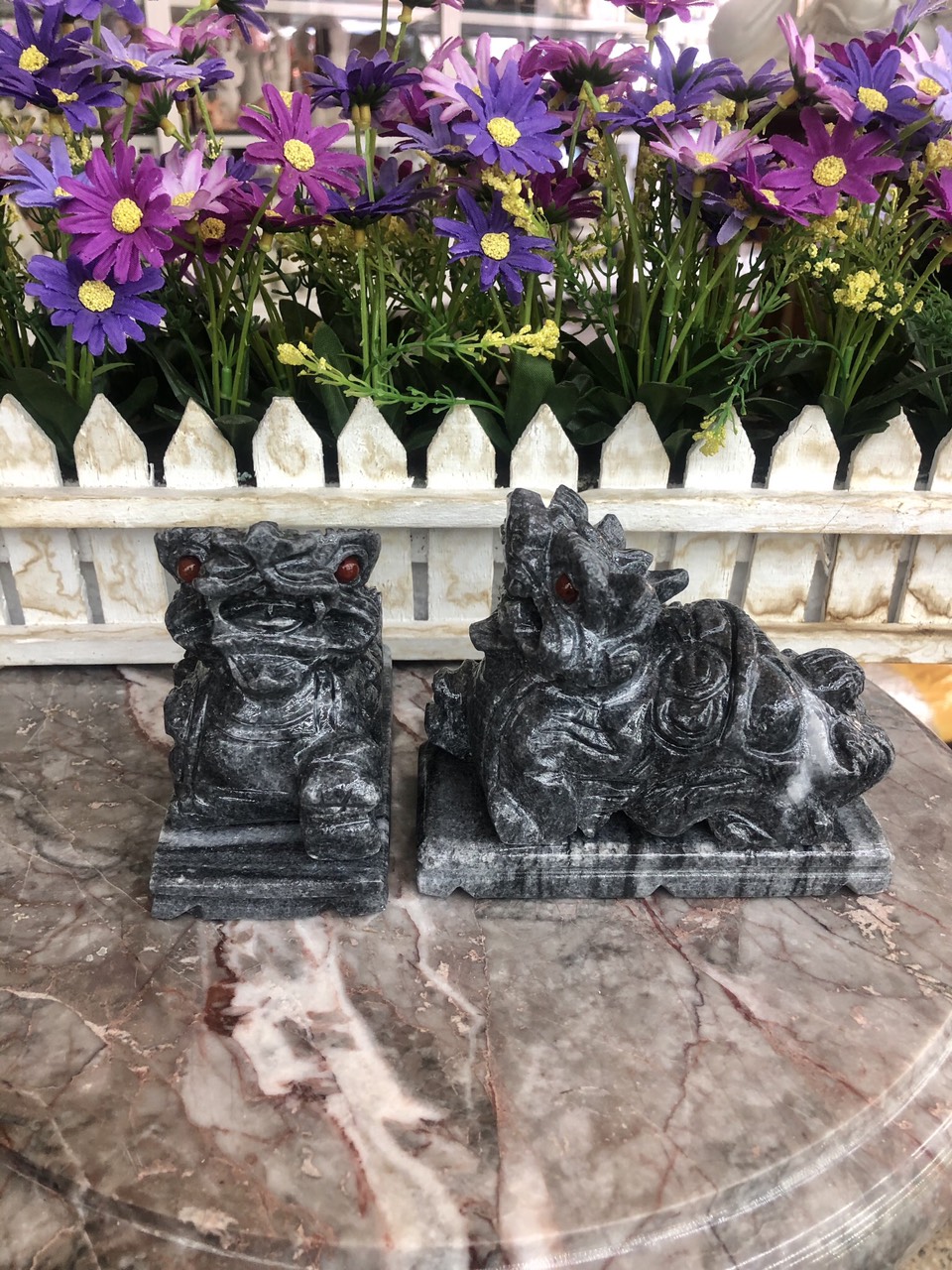 Cặp Tỳ Hưu cẩn mắt đỏ phong thủy đá cẩm thạch vân đen - Dài 12 cm
