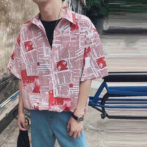 Áo sơ mi ngắn tay họa tiết tờ báo hot trend
