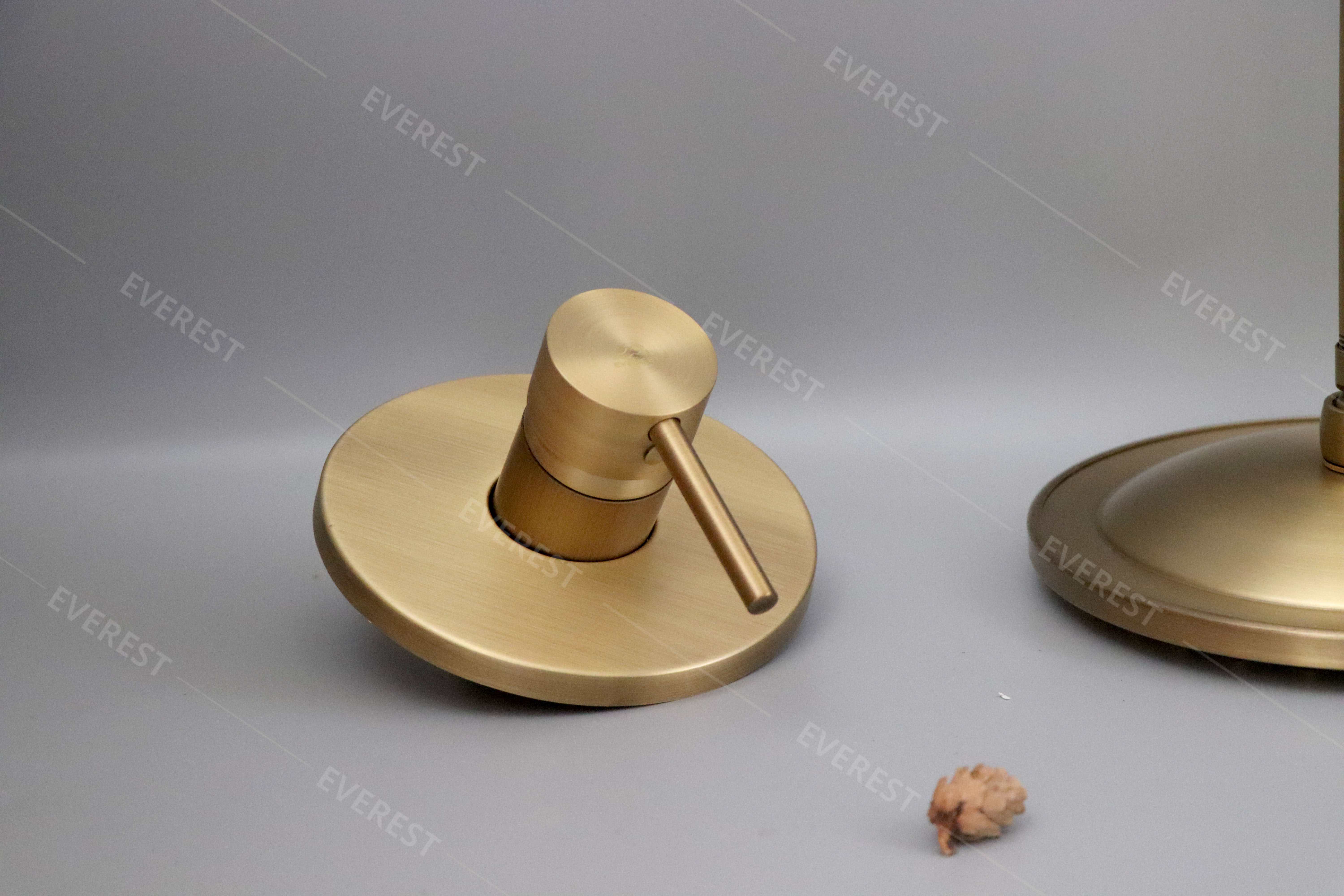 Sen Tắm Âm Trần Bằng Đồng EVEREST EV-1111