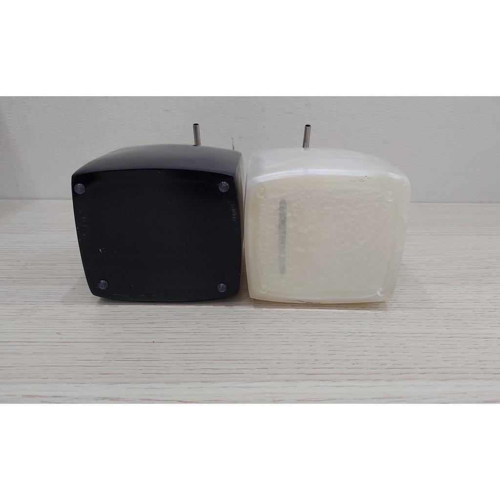 Bình đựng sữa tắm để bàn