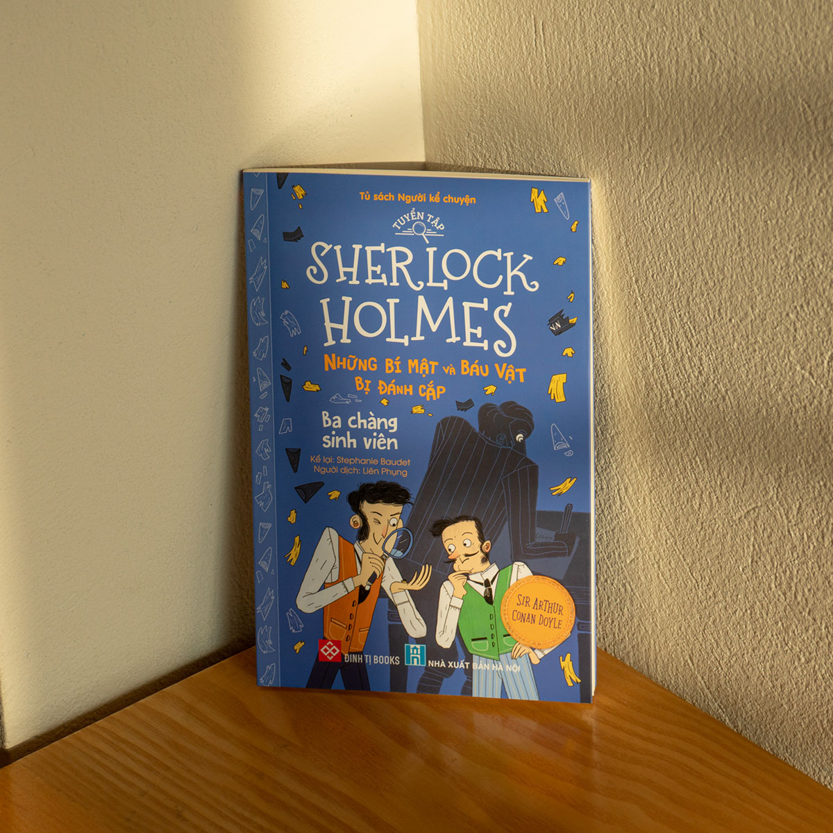 Tuyển Tập Sherlock Holmes - Những Bí Mật Và Báu Vật Bị Đánh Cắp- Ba Chàng Sinh Viên