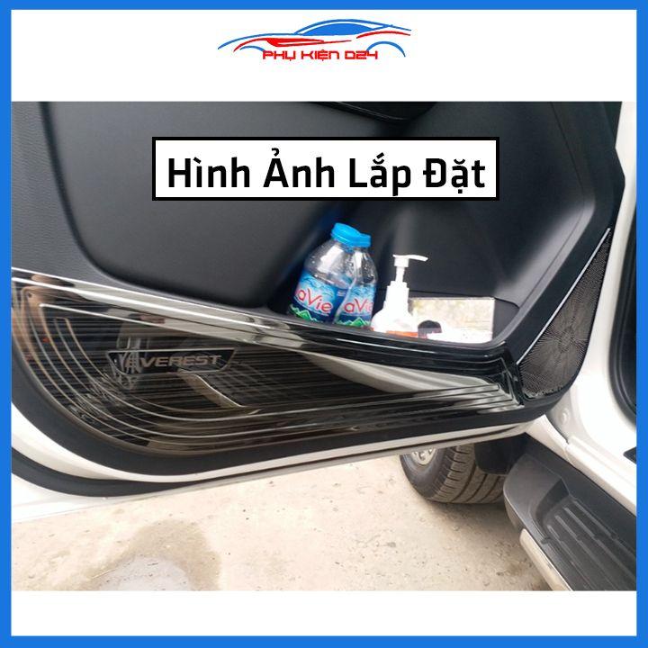 Bộ ốp tapli Ford Everest 2016-2017-2018-2019-2020-2021-2022 vân Titan chống xước va đập khi mở cửa và làm đẹp xe