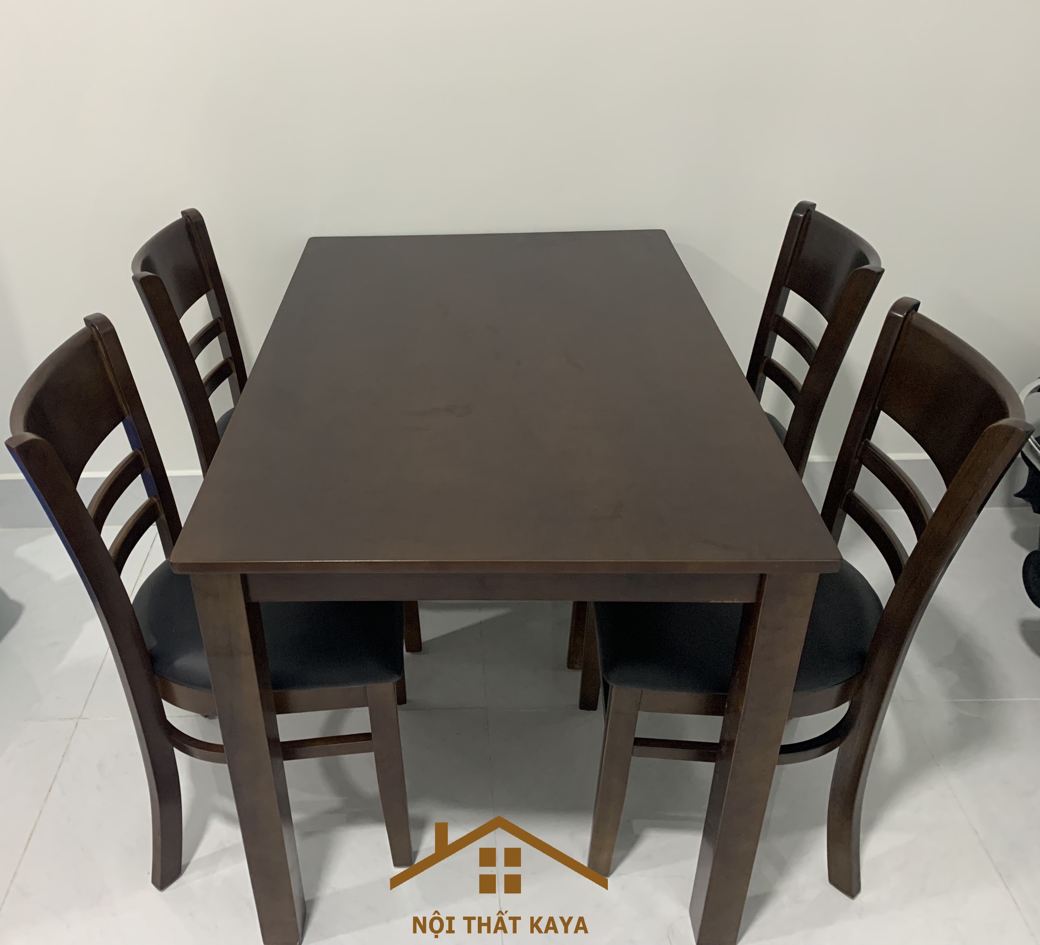 Bàn ăn tròn gỗ 4 ghế lưng tựa HTP-BA807