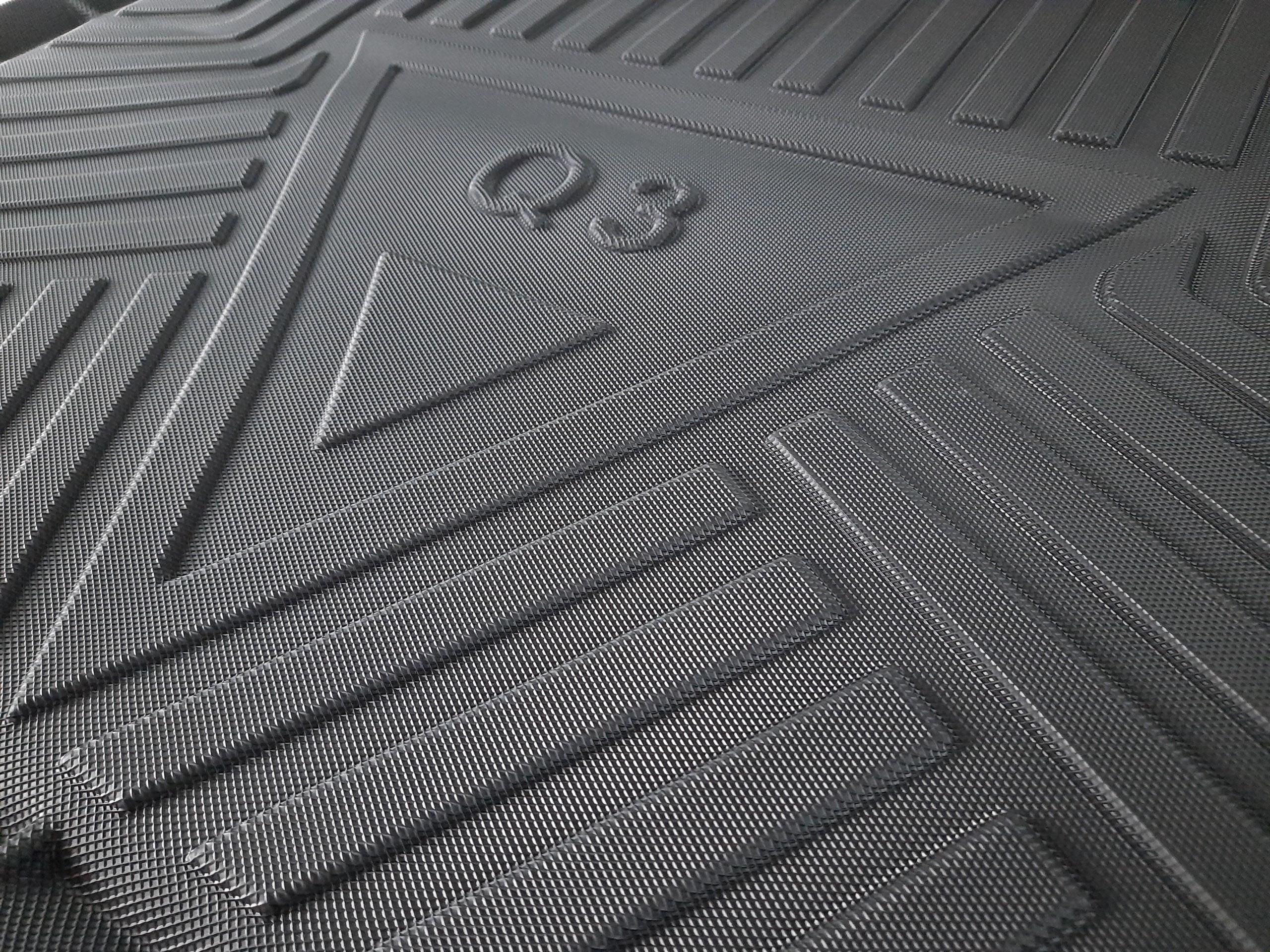 Thảm lót cốp xe ô tô Audi Q3 2018-đến nay nhãn hiệu Macsim chất liệu TPV cao cấp màu đen
