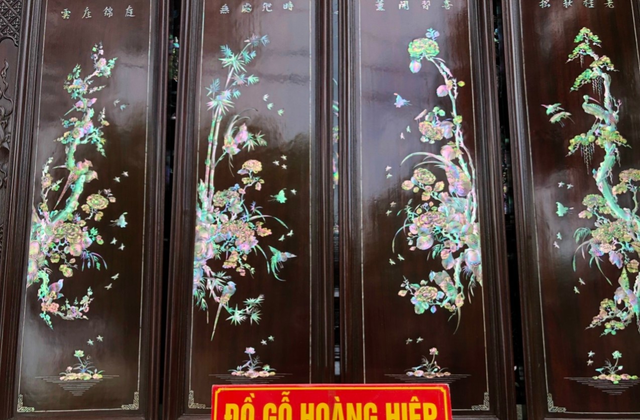 Bộ tranh gỗ gụ kết hợp khảm ốc đỏ tích, tứ quý bốn mùa trong ,xuân ,hạ, thu ,đông ,và được làm mầu mận chín giả cổ kt 30×107cm + ván khung dầy tổng 4cm
