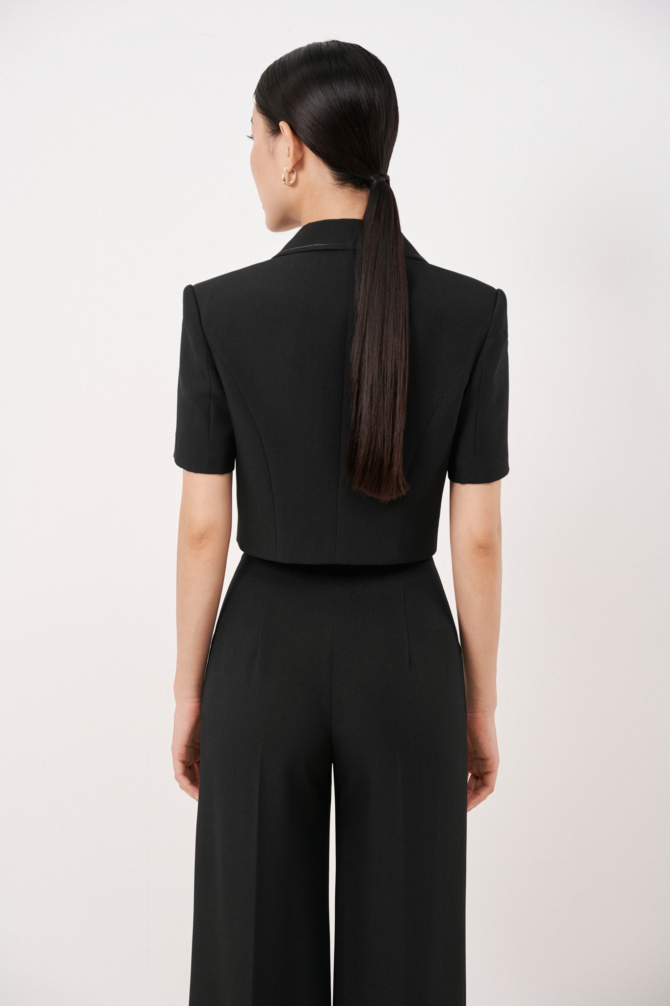 Áo croptop blazer tay ngắn cổ peak vai ngang Avery thiết kế cao cấp WHITE CHIC