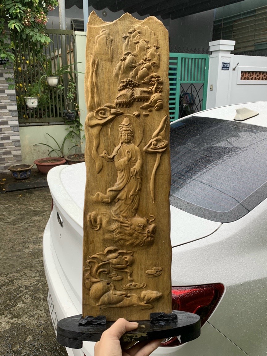 Tranh chạm khắc phật Bà Quan Thế Âm Bồ Tát bằng gỗ trầm hương