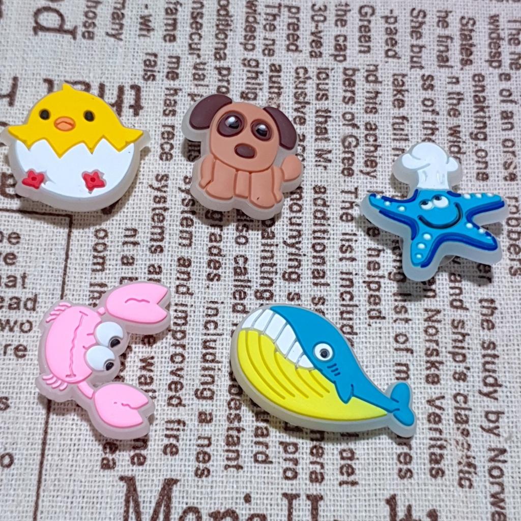 Sticker phản quang tự phát sáng dạ quang gắn dép sục/ duet nữ