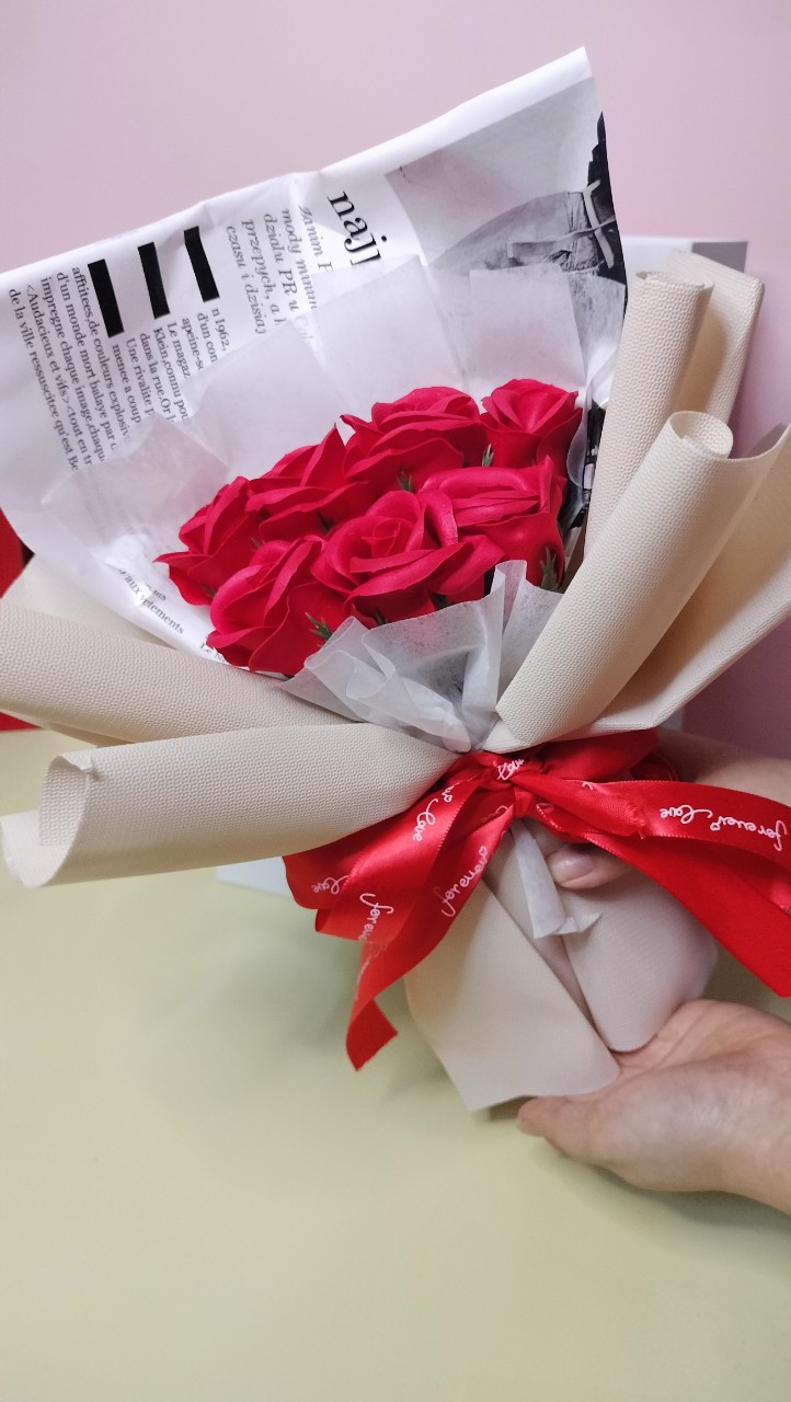 Bó Hoa Hồng Nhũ Kim Tuyến Lấp Lánh 7 Bông Quà Tặng Người Thương Dịp Valentine, 8/3, 20/10... (Kèm Đèn Led, Thiệp, Túi Xách)