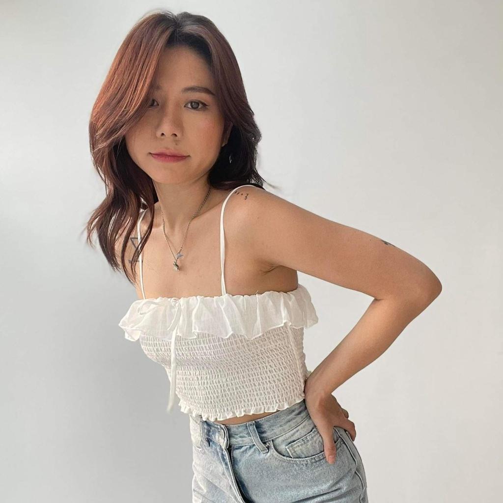 KIOBI - Áo kiểu croptop 2 dây nhún thun smocking lai bèo, vải voan lụa trắng - KIA221126T