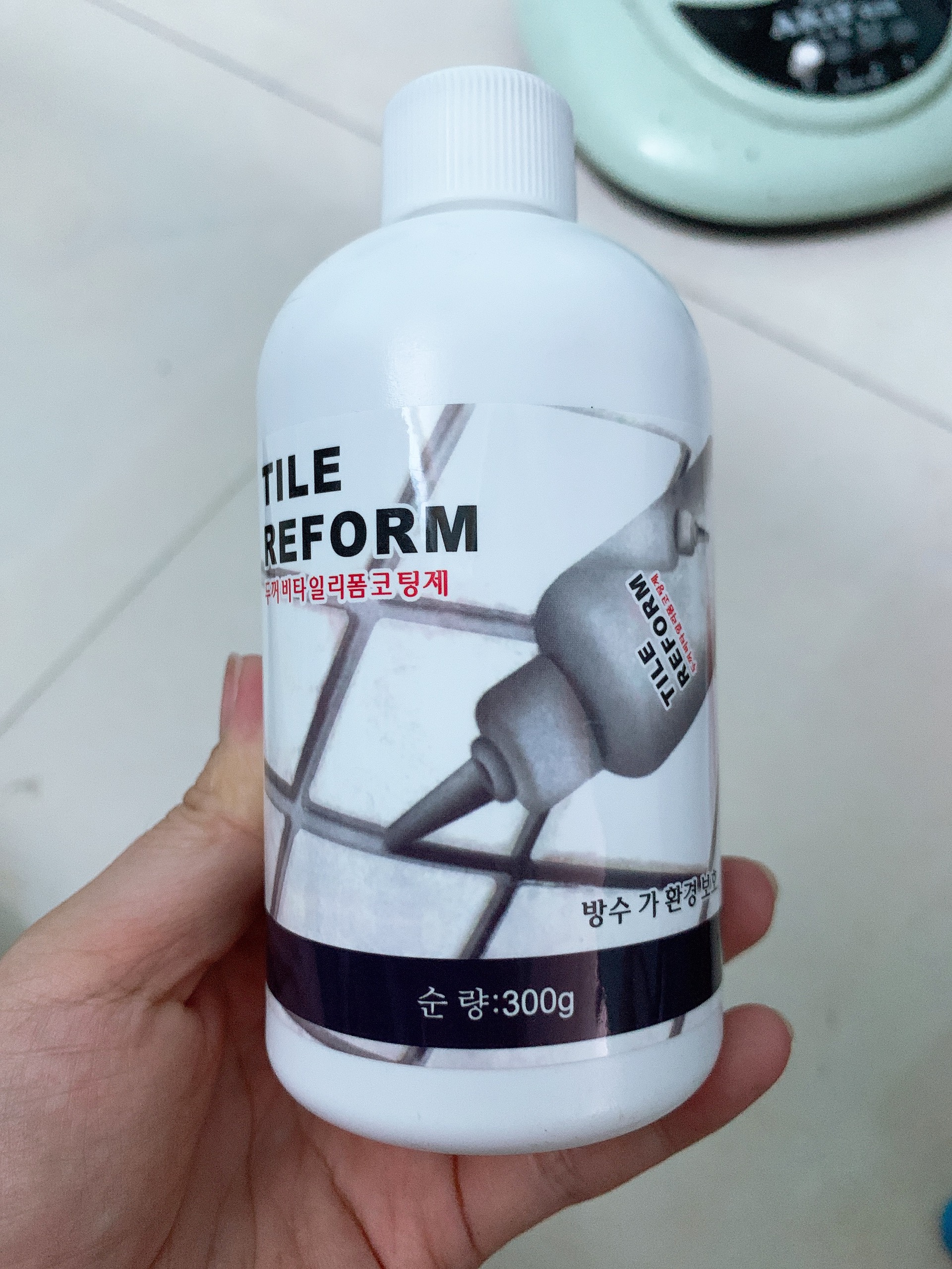 Keo Trám Chỉ Gạch Màu Vàng Và Trắng