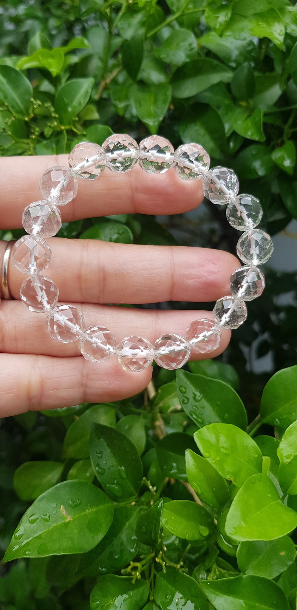Vòng tay phong thủy nữ đá thạch anh trắng giác tự nhiên Size vòng 10mm Chất liệu đá thạch anh màu trắng tinh khôi giác đẹp ạ