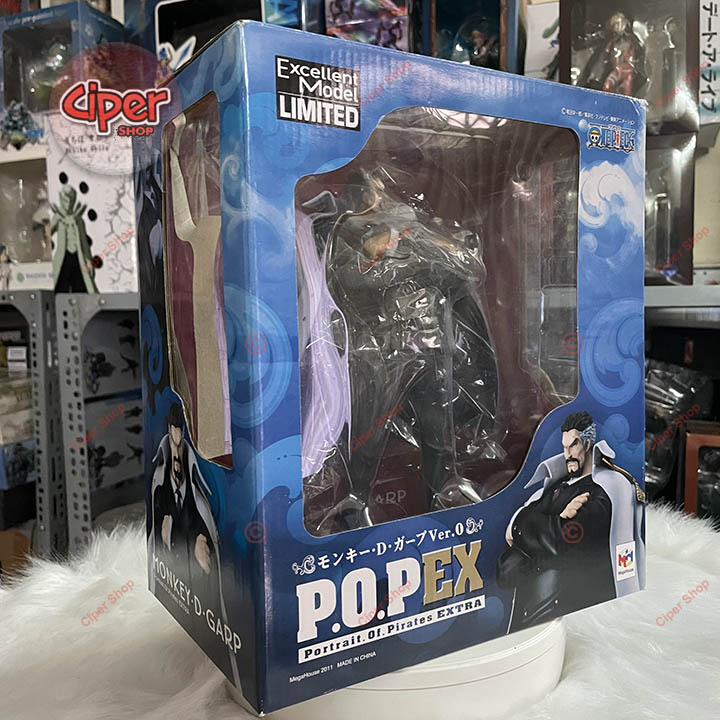 Mô hình Phó Đô Đốc Garp POP EX Đen - Figure Action Garp POP EX Black