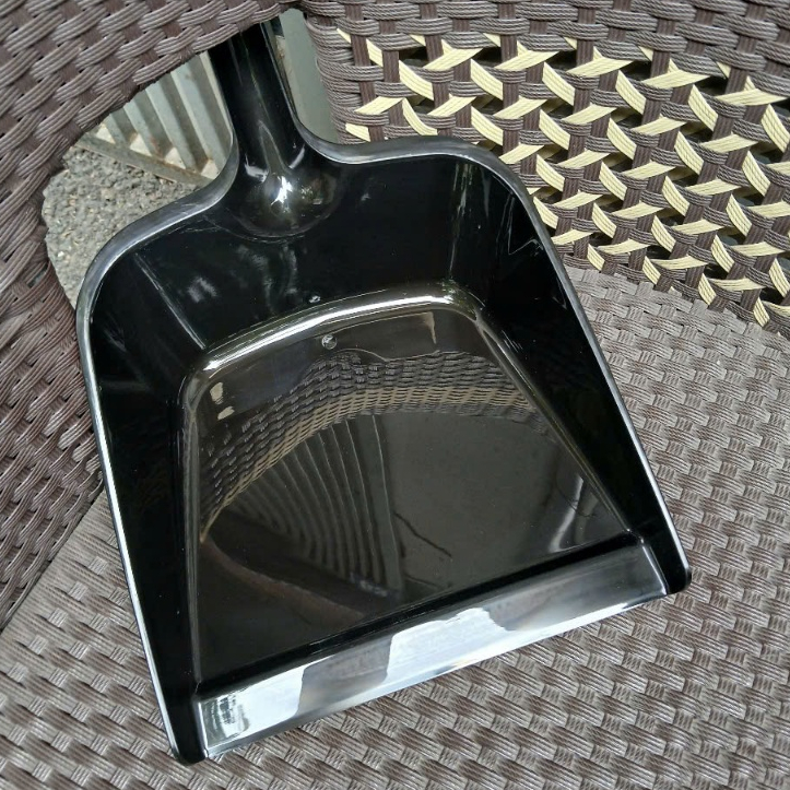 Xẻng hót rác cán ngắn Nakaya - Màu đen - Made in Japan