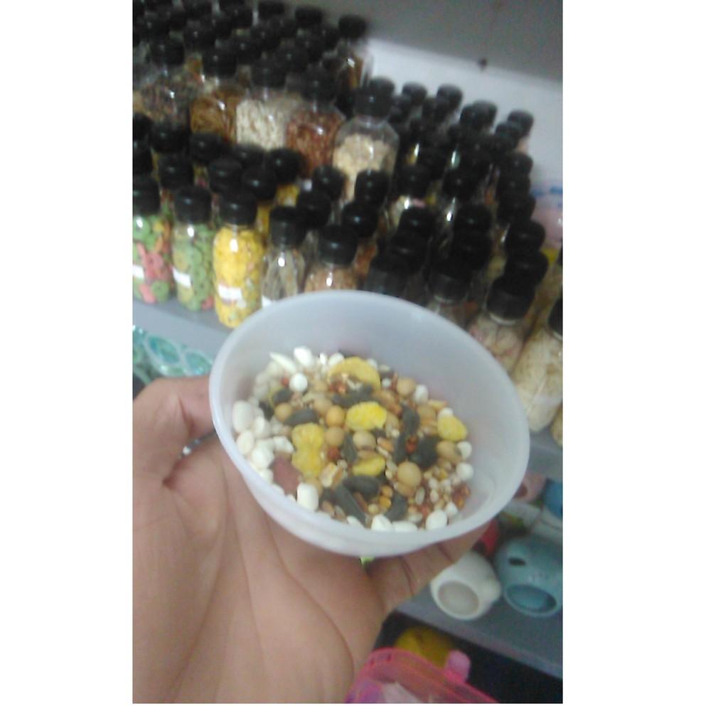 Bát nhựa đựng thức ăn cho hamster