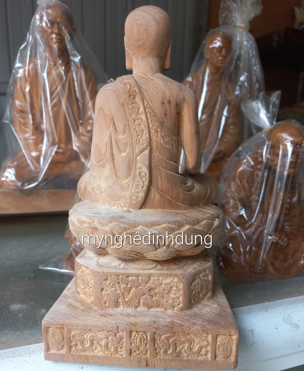 Tượng phật hoàng trần nhân tông bằng gỗ ngọc am thơm nức kt cao 20×11cm