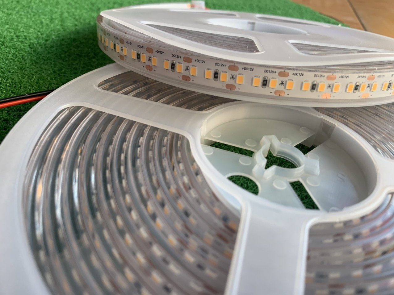 Cuộn Led dây dán 5m 12V 2835 168led/mét phủ silicon siêu sáng- siêu bền
